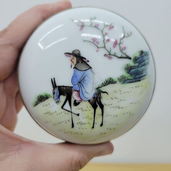 Vintage Chinese Brass Handpainted Snuff or Tea Cloisonne Figural Art Trinket Box - Picture 5 of 16